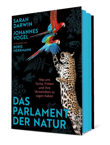 Buchumschlag mit Papagei, Ara, Jaguar und Farn mit dem Titel Das Parlament der Natur von Sarah Darwin.